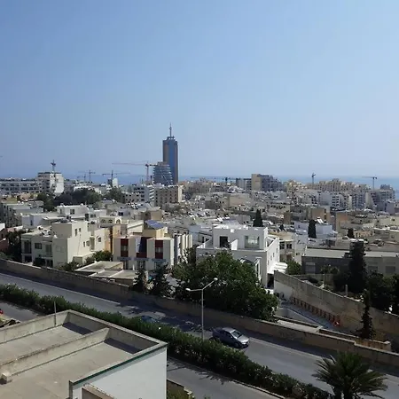In Swieqi With Communal Pool * San Ġiljan
